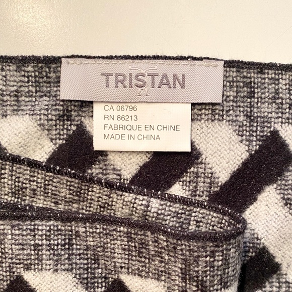 🧣NEW Tristan Scarf - Picture 2 of 2